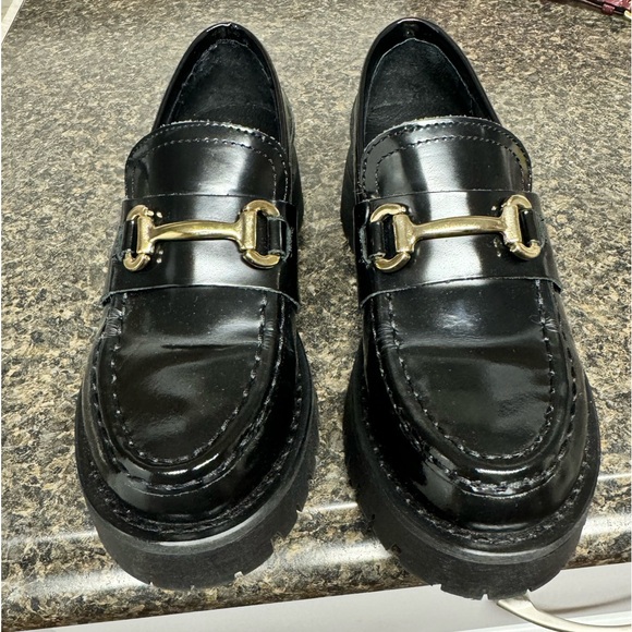 LIKE NEW! Steve Madden loafers - Picture 1 of 6
